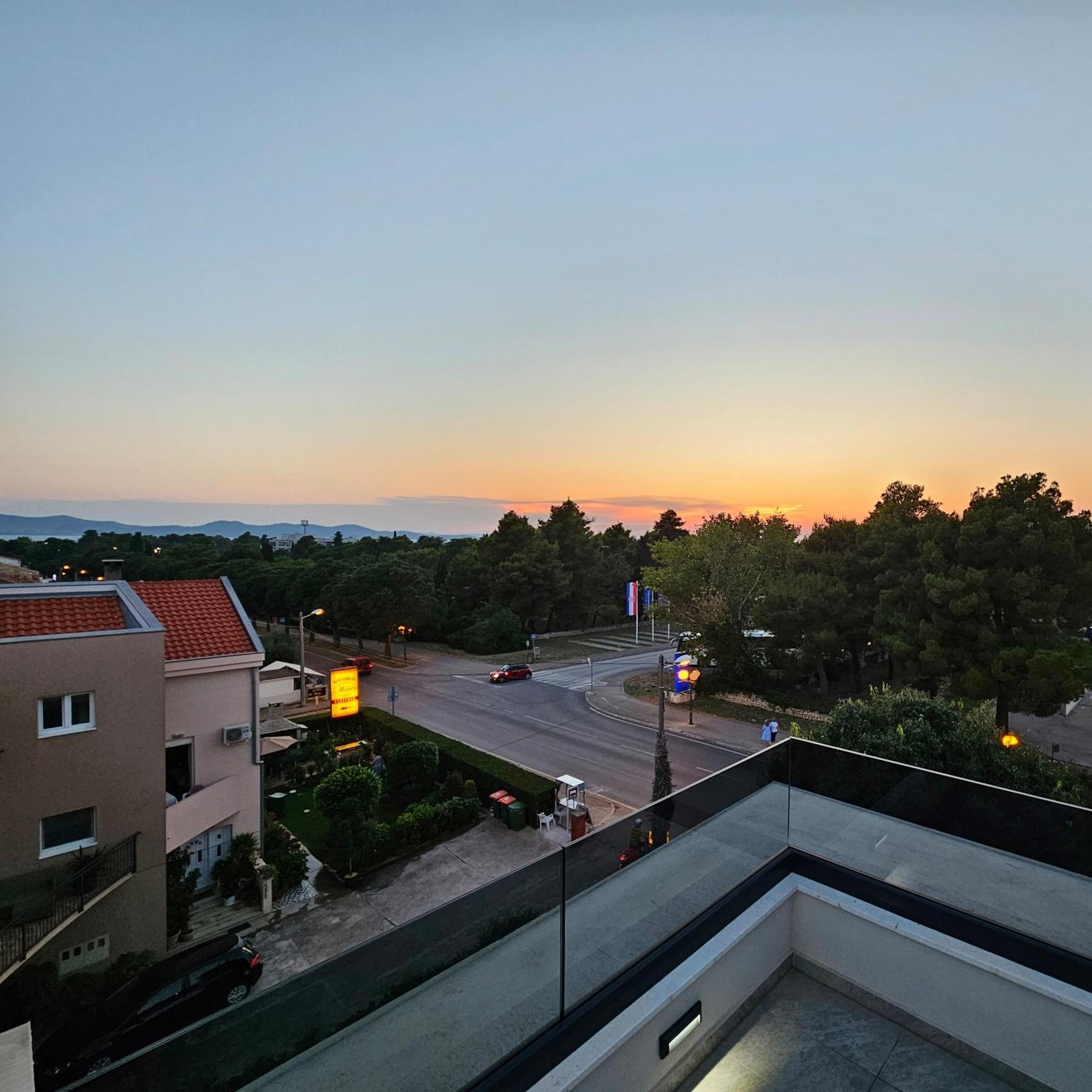 Azzurro Apartment - With Private Rooftop Jacuzzi Задар Экстерьер фото