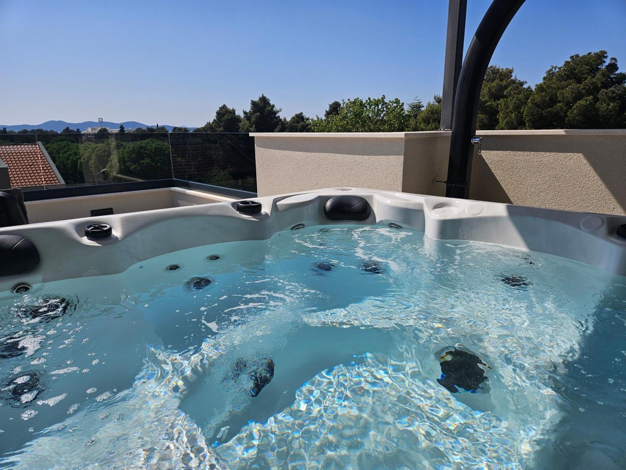 Azzurro Apartment - With Private Rooftop Jacuzzi Задар Экстерьер фото